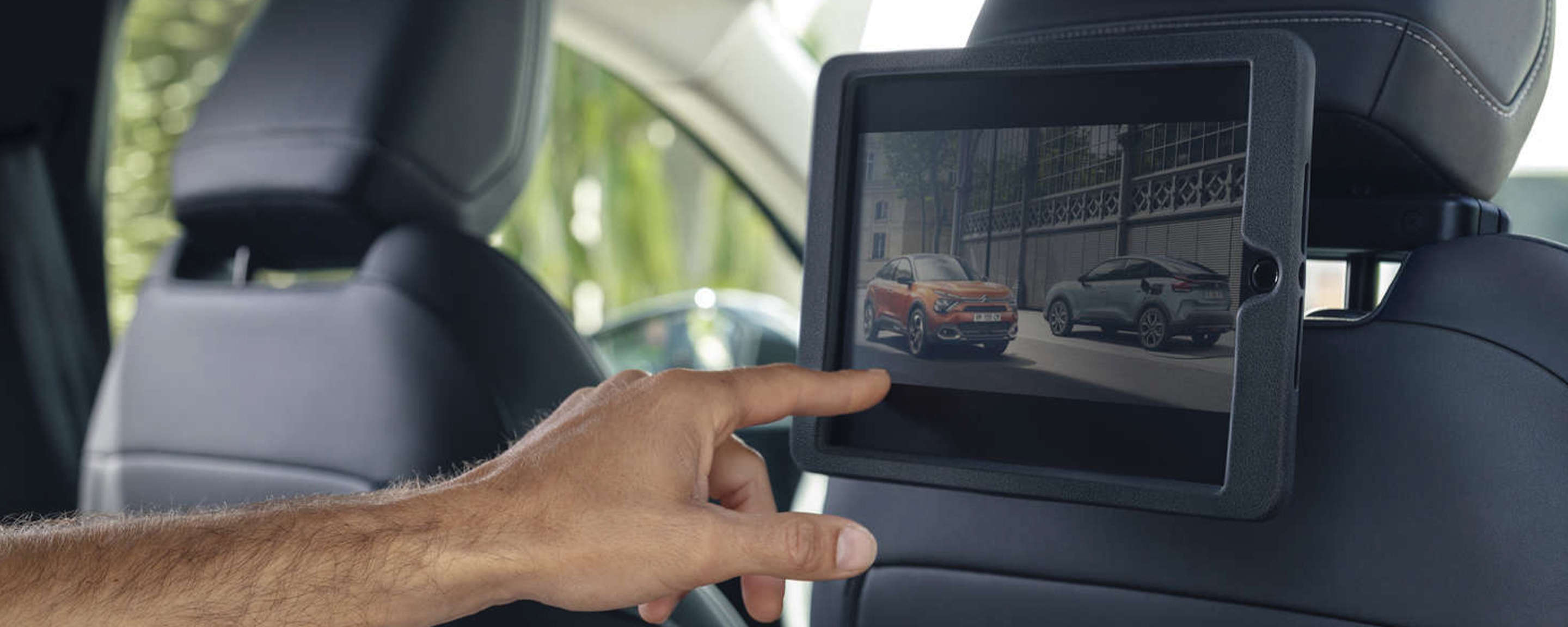 Тримач для планшета у салоні автомобіля Citroën